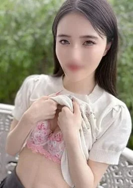 FC2PPV-4913861 18 years old A portrait model full of naivety makes her abdominal muscles twitch