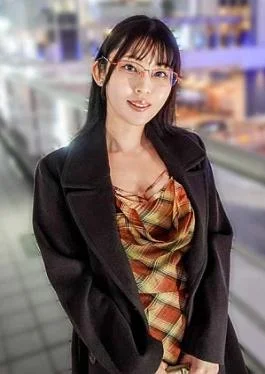 SIRO-5665 A girl with negative glasses is too erotic. A serious girl who keeps making