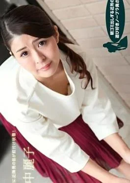 1P-062317-543 No-Bra Wife in the Morning: Reiko YamanakaA Fun-Loving, No-Bra Neighbor Taking Out the Trash
