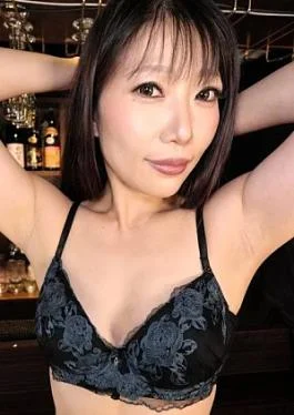 FC2PPV-4955727 Uncensored Hiromi, a married woman whose sex appeal explodes due to sexual frustration, seduces